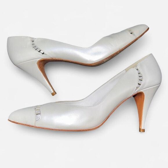 Vintage Stuart Weitzman White Heels with Silver Details - Perfect for Wedding! - Picture 3 of 9